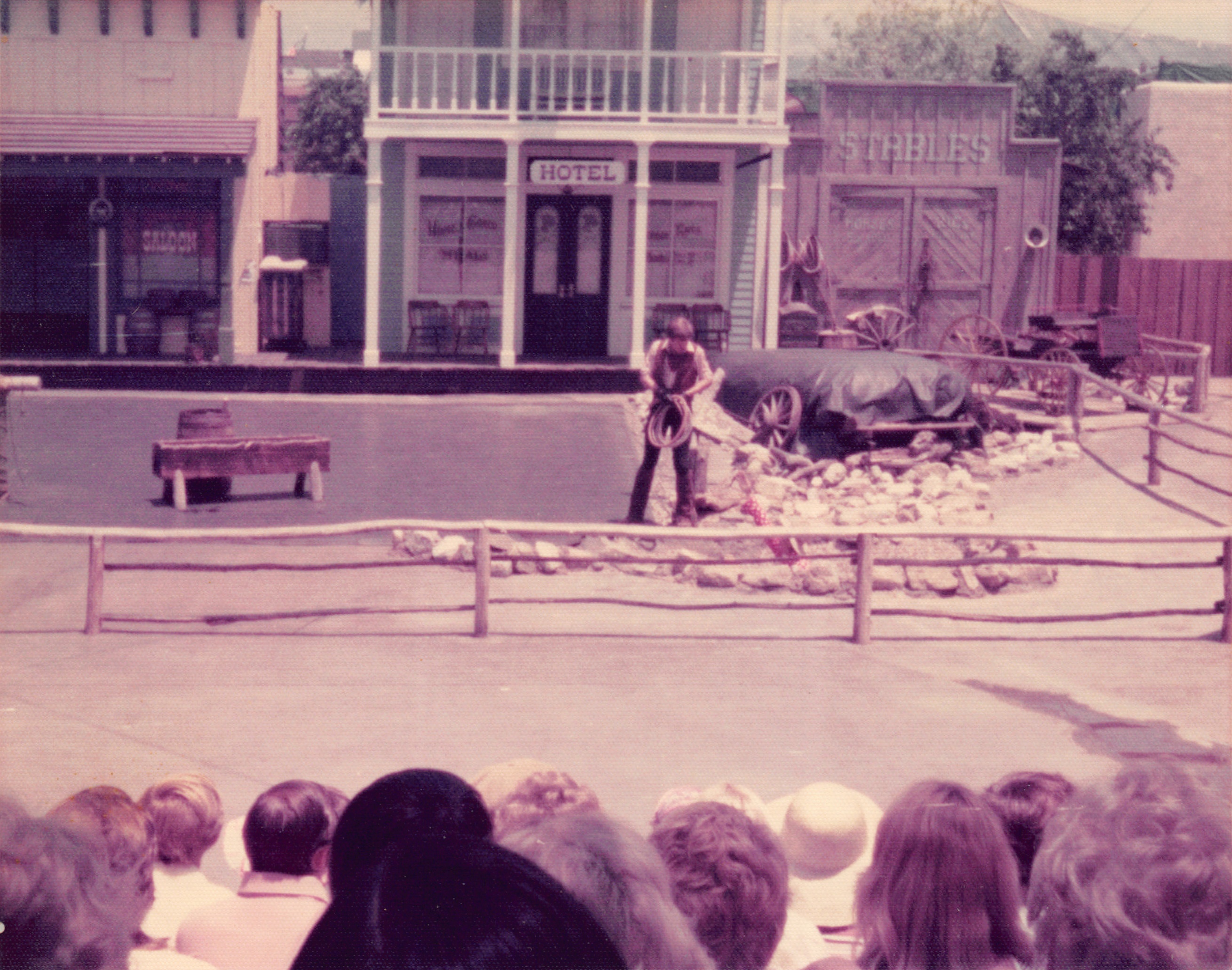 1976_060.jpg