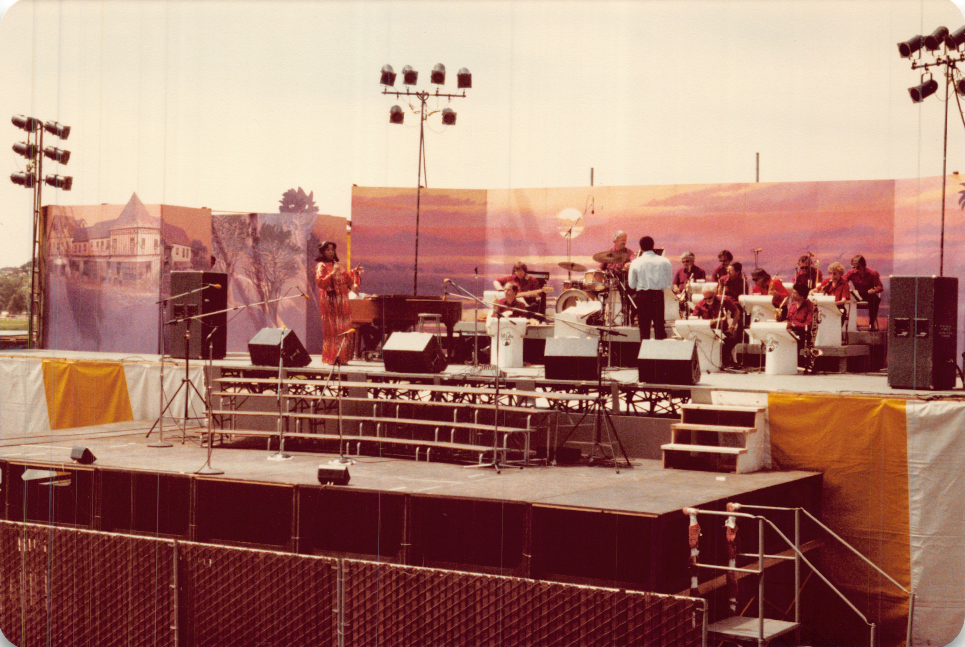 1982a_0743.jpg