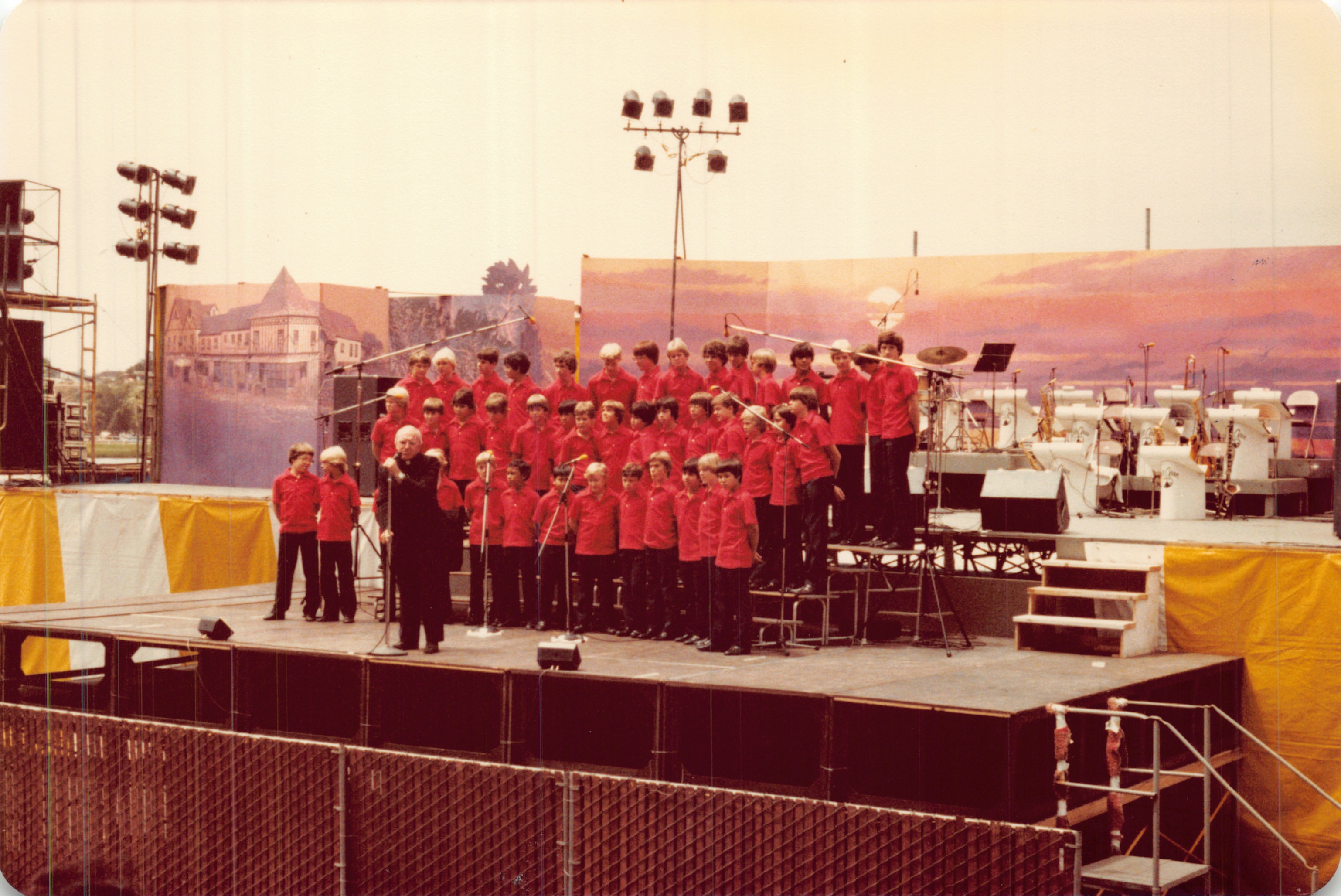 1982a_0747.jpg