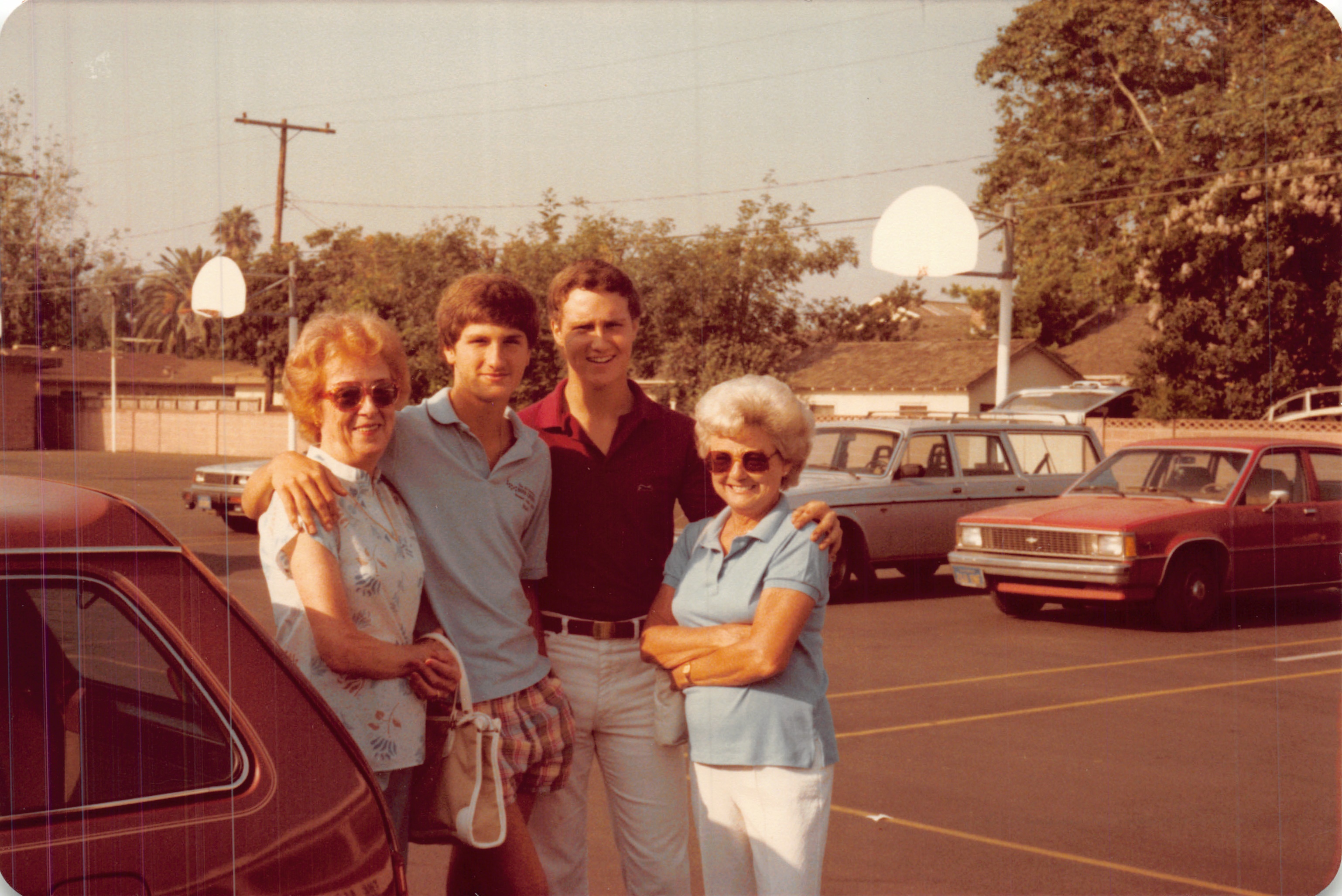 1983c_002.jpg