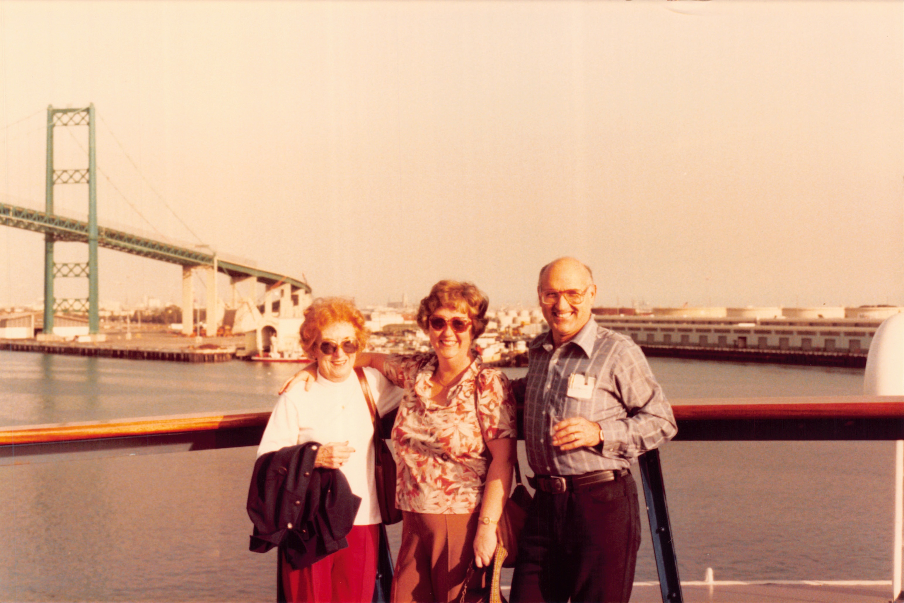 1983d_251.jpg