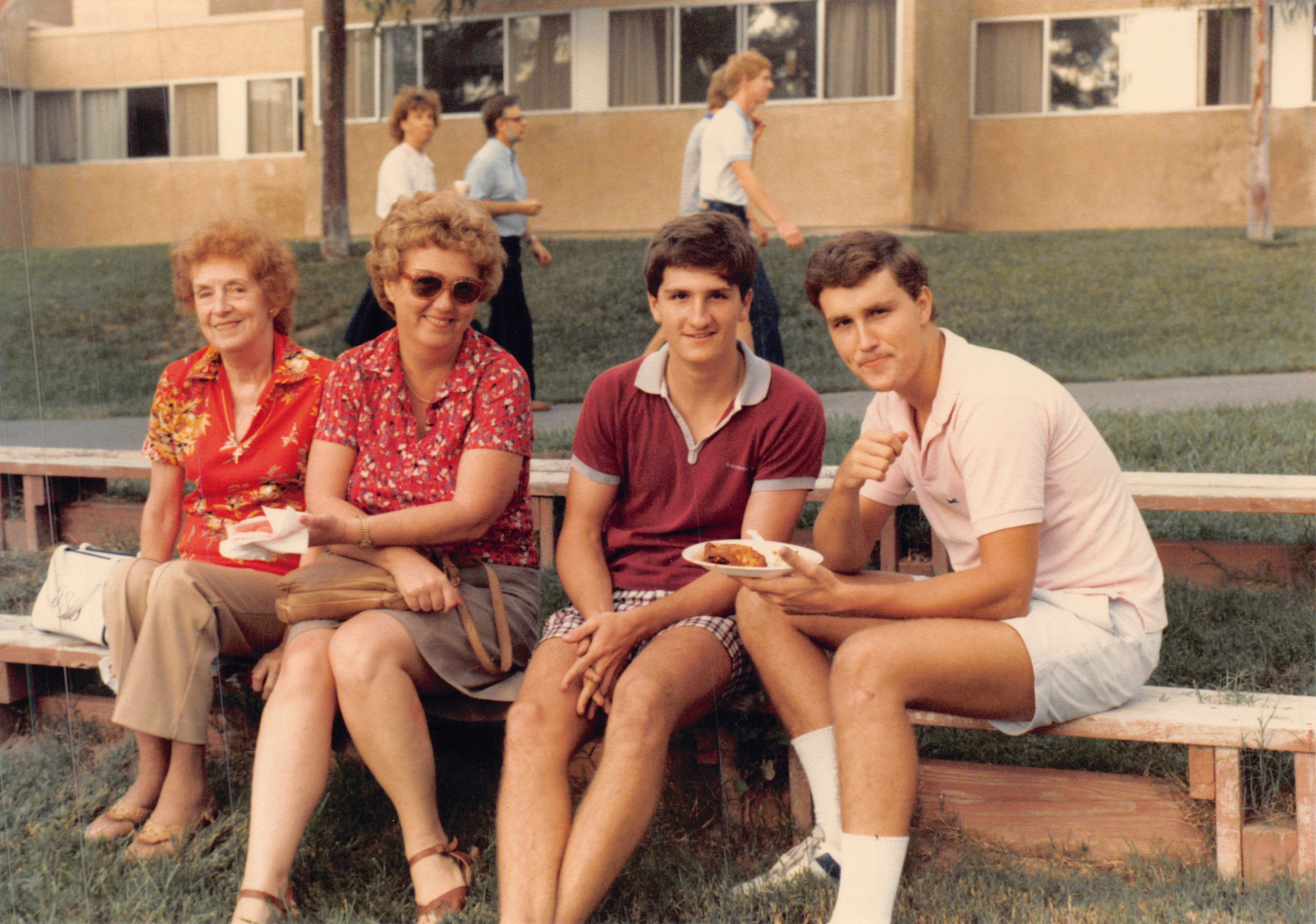 1984_403.jpg