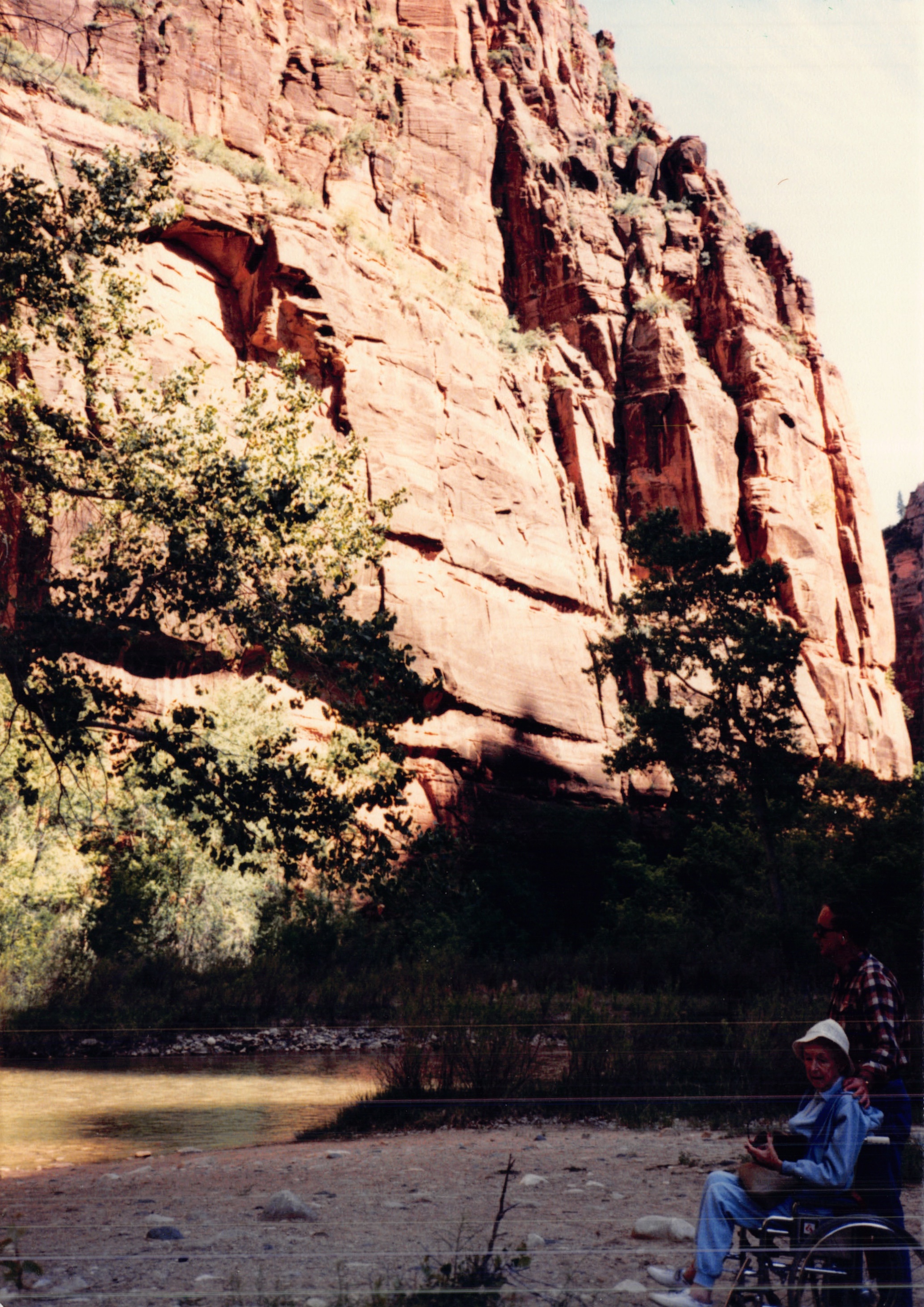 1987c_041.jpg