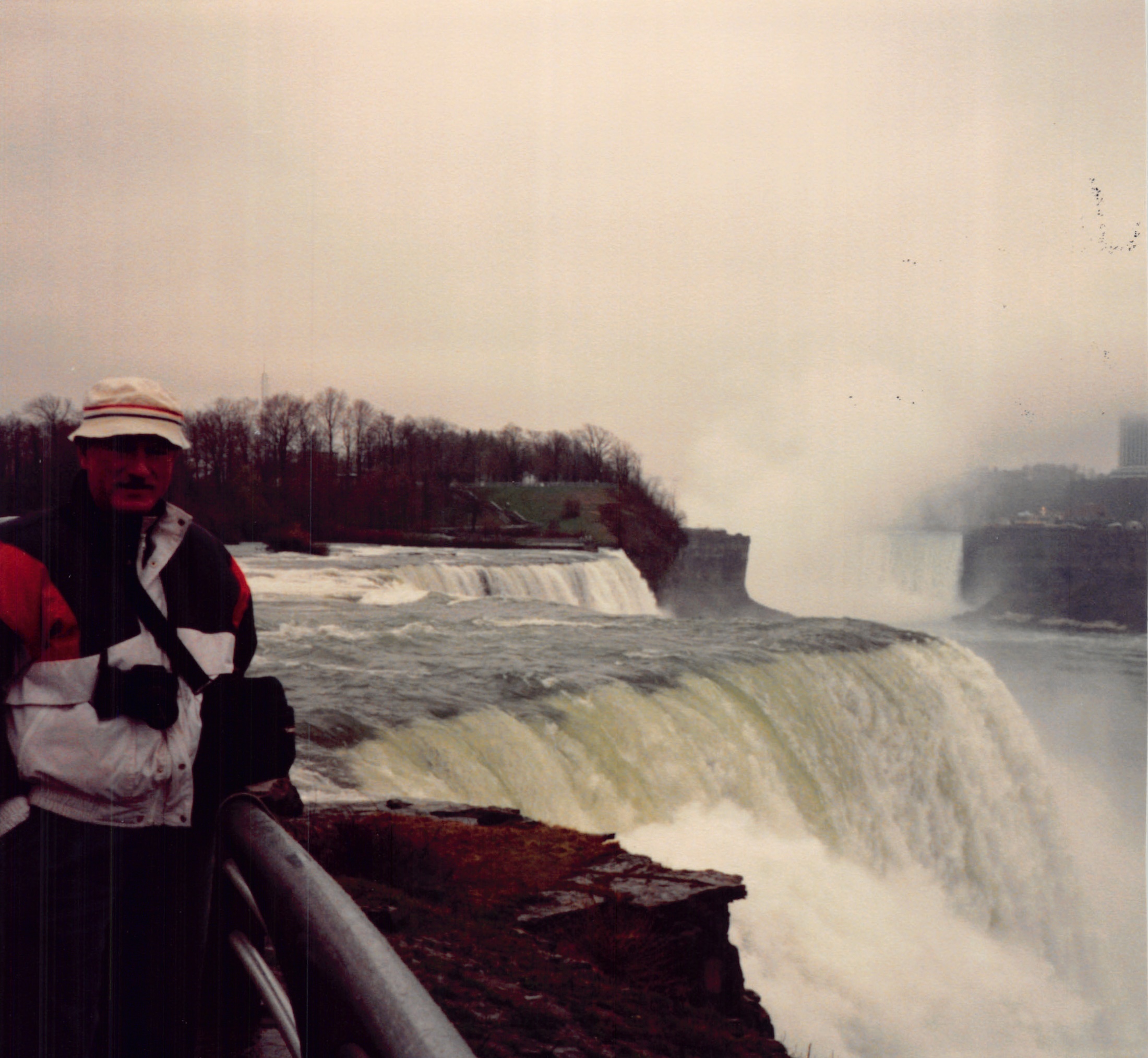 1991a_0810.jpg