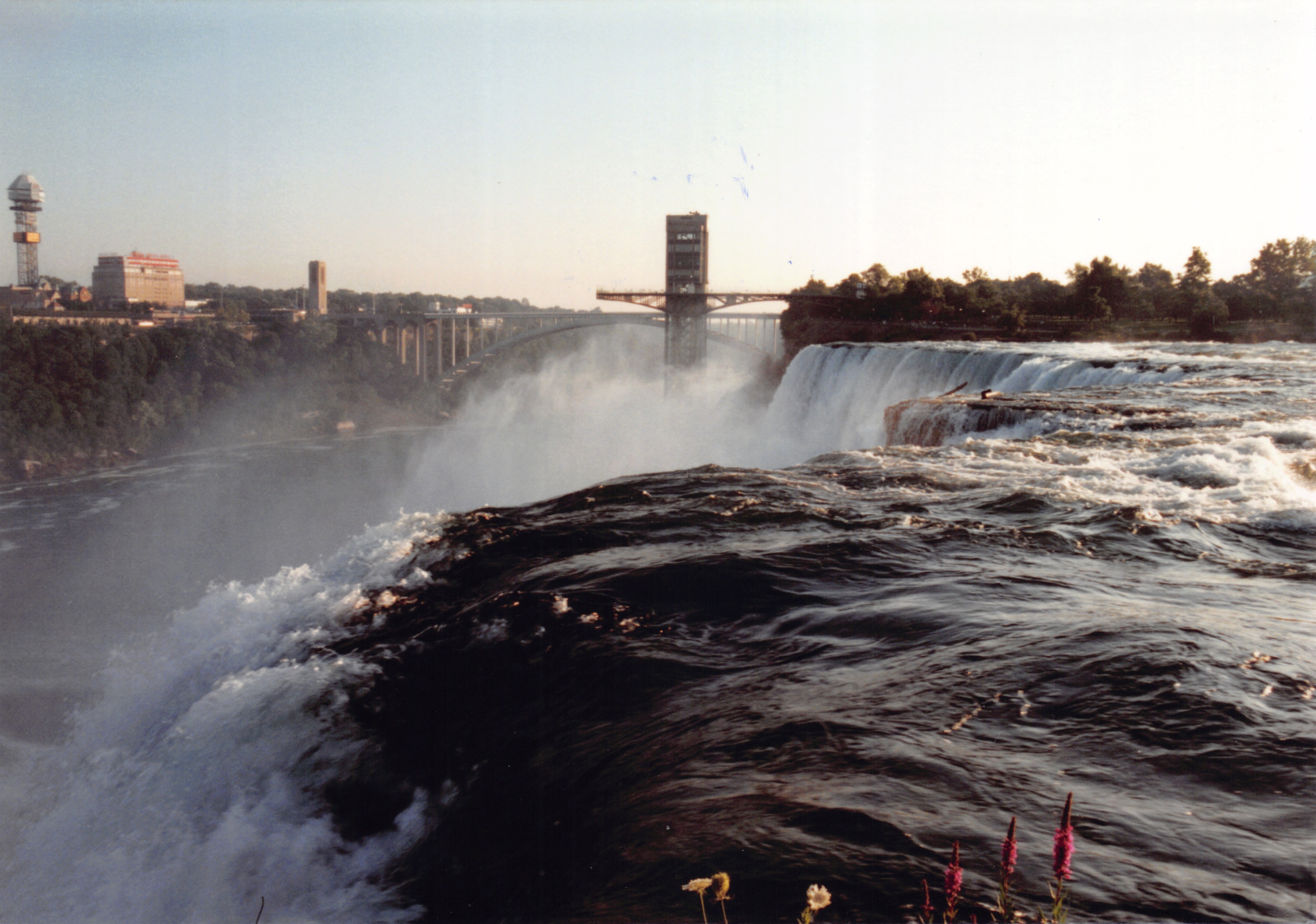 1993b_616.jpg