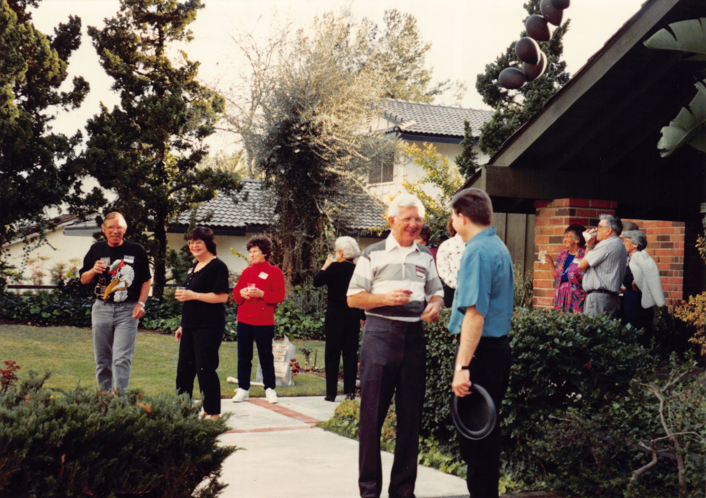 1994a_672.jpg