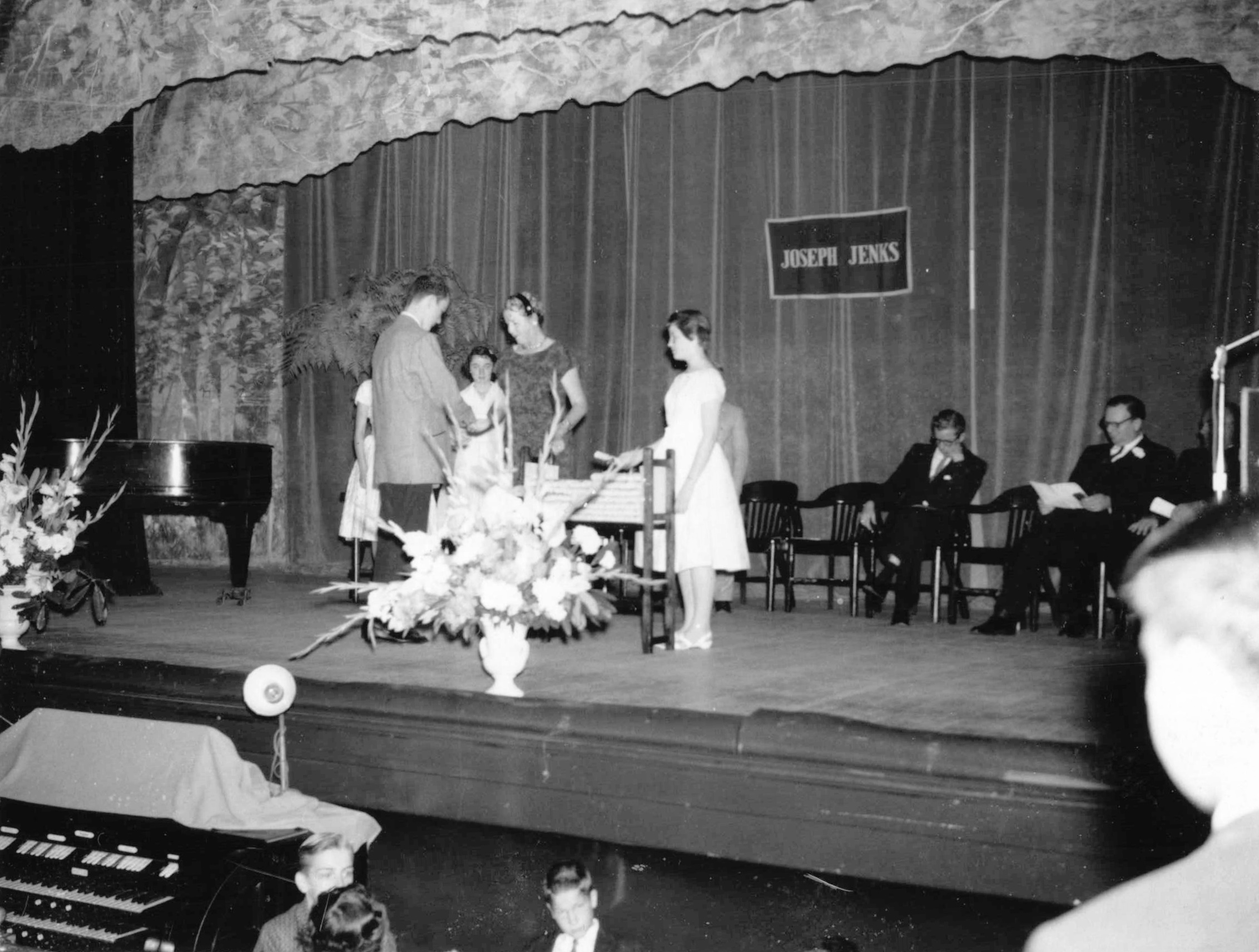 Old_Photo_Album_124.jpg
